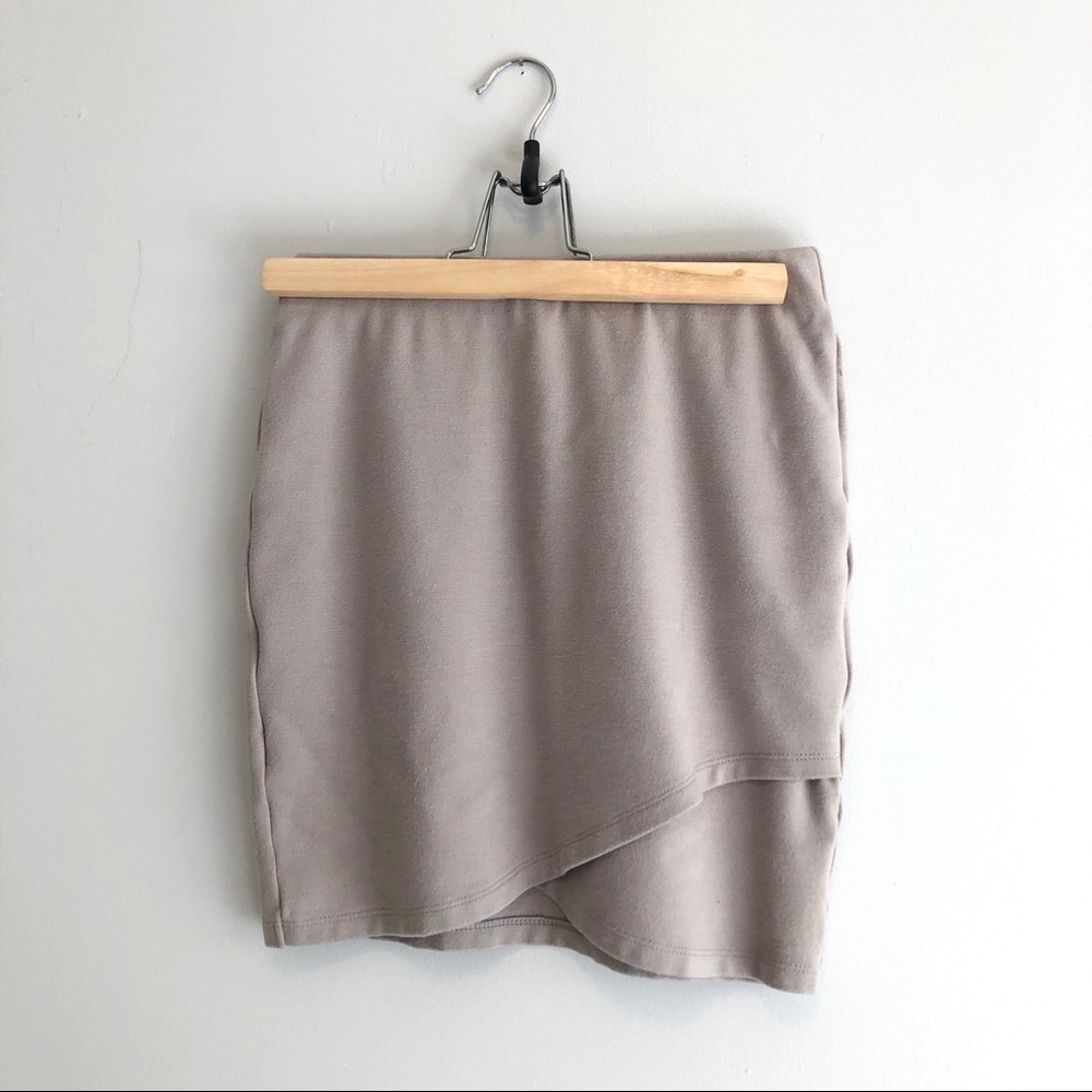 Aritzia Talula Tulip Skirt